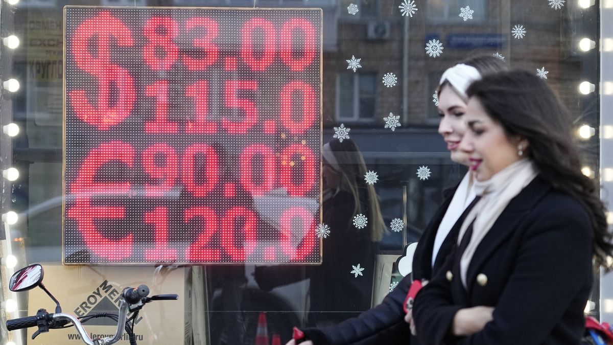 Panika Rusů. V březnu vybrali z bank téměř 10 miliard dolarů